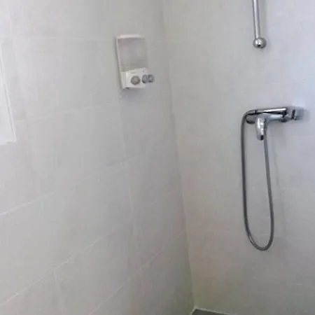 Avec Piscine Et Climatisation - 8 Pers. - Fr-1-881-10